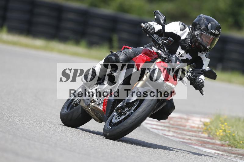 /27 12.06.2025 Ducati Schweiz Trackday Warmup  ADR/blau-bleu/ohne